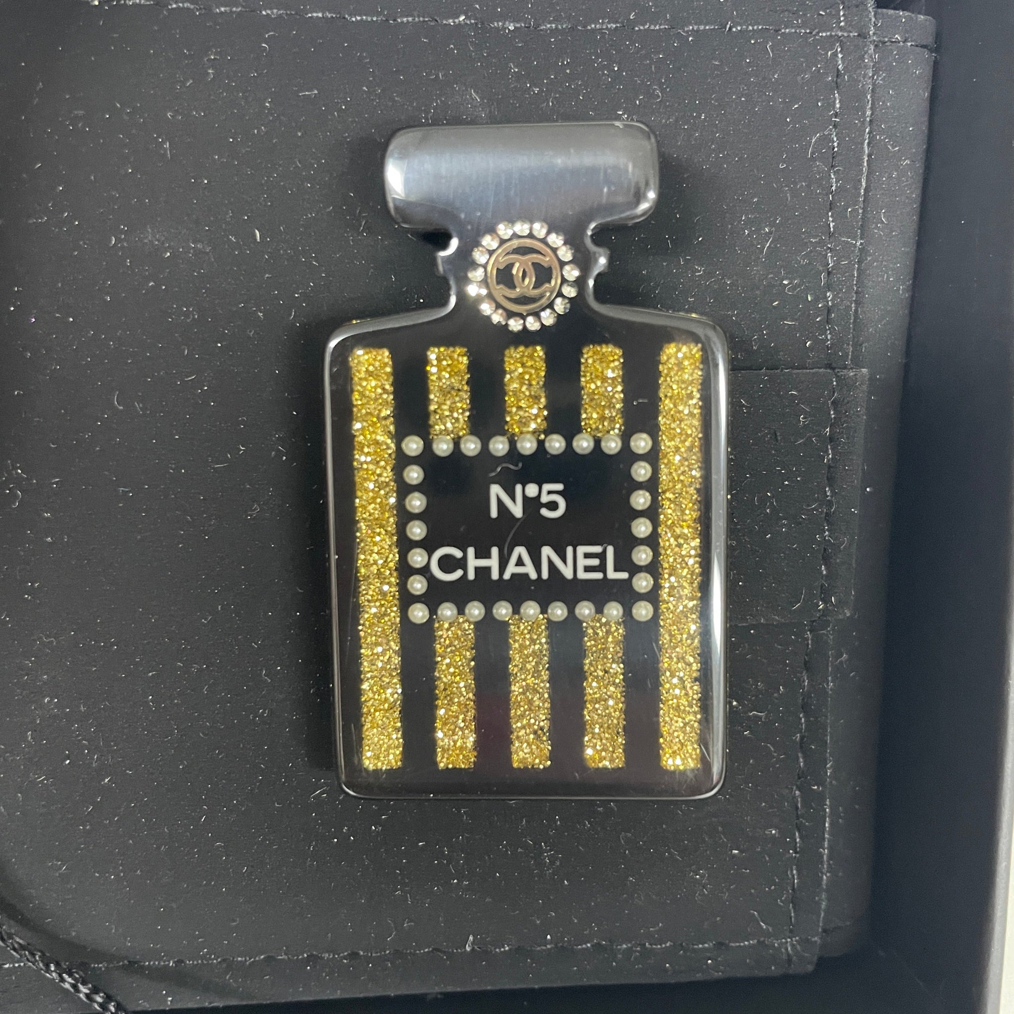 Chanel No. 5 Bottle Brooch Autumn 2017 Black Gold | Pivot – PIVOT