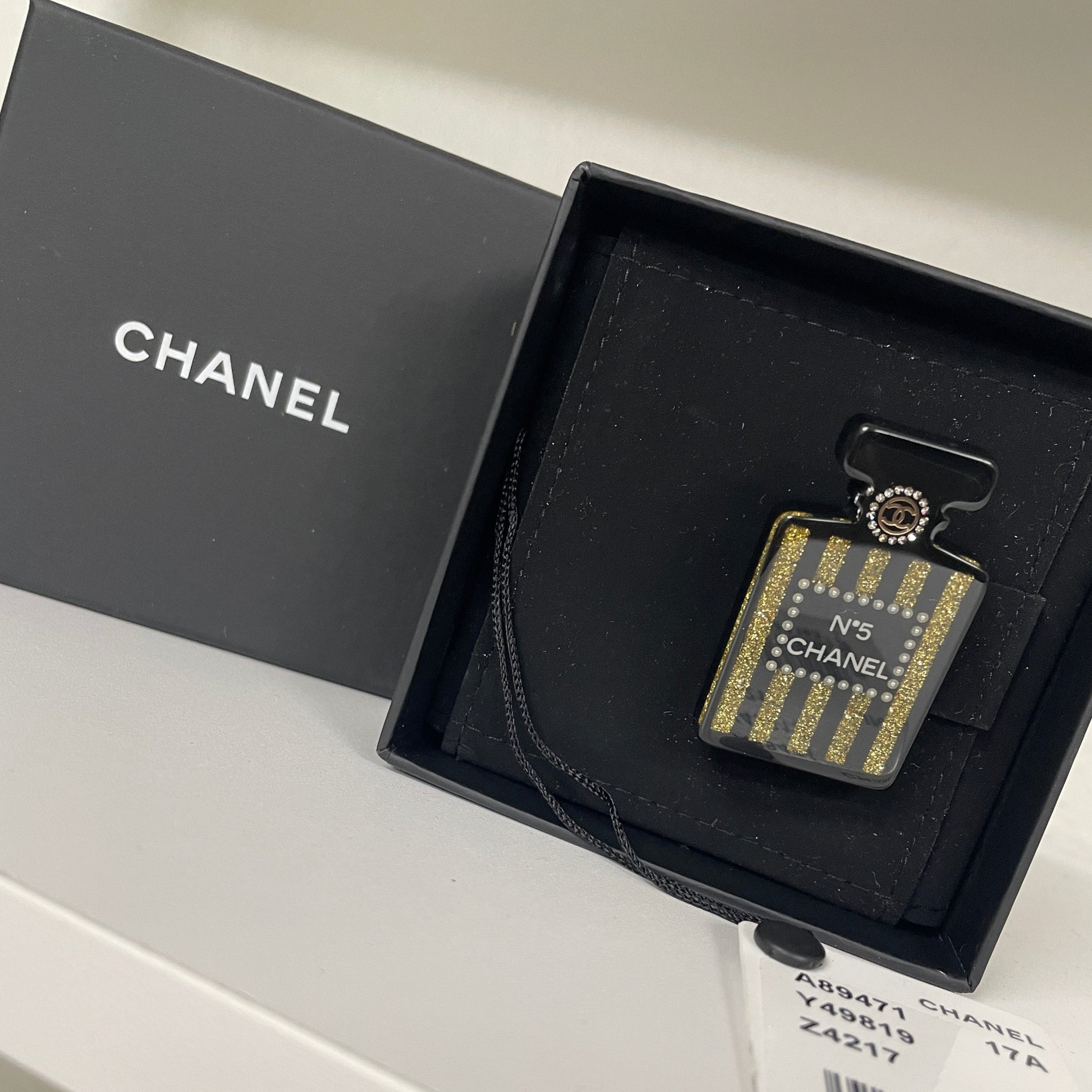 Chanel No. 5 Bottle Brooch Autumn 2017 Black Gold | Pivot – PIVOT
