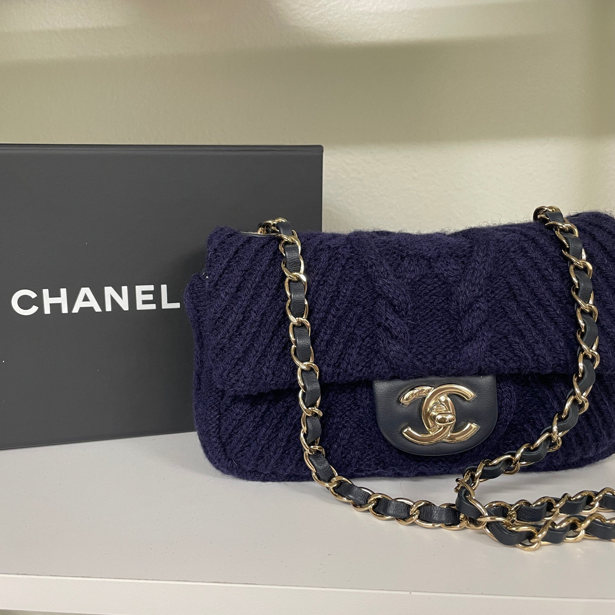 Chanel Paris-Hamburg Cable Knit Flap Bag Navy New in Box. Rare – PIVOT