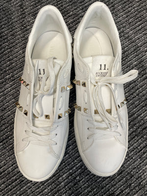 Pair of Valentino Rockstud Sneakers top view – white leather designer sneakers