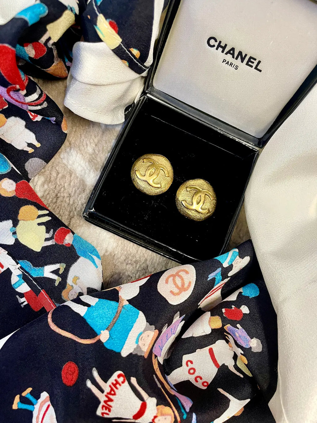 CHANEL Coco Mark Clip-On Vintage Earrings in Gold